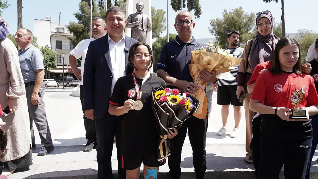 Tire Belediyespor Güreş Takımı coşkuyla karşılandı