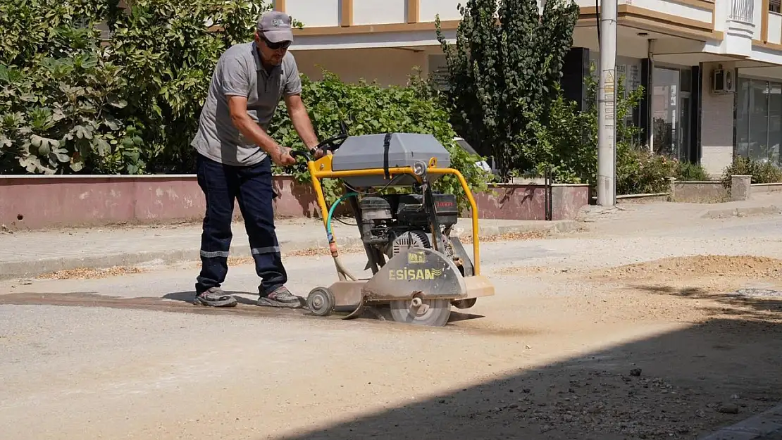 Tire'de asfalt ve parke çalışmaları hız kesmeden devam ediyor