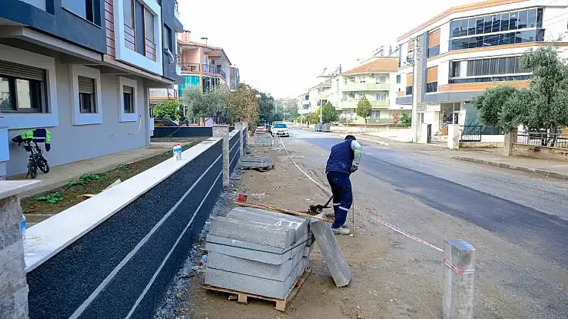 Tire'de Hürriyet Mahallesi kaldırım çalışmaları devam ediyor
