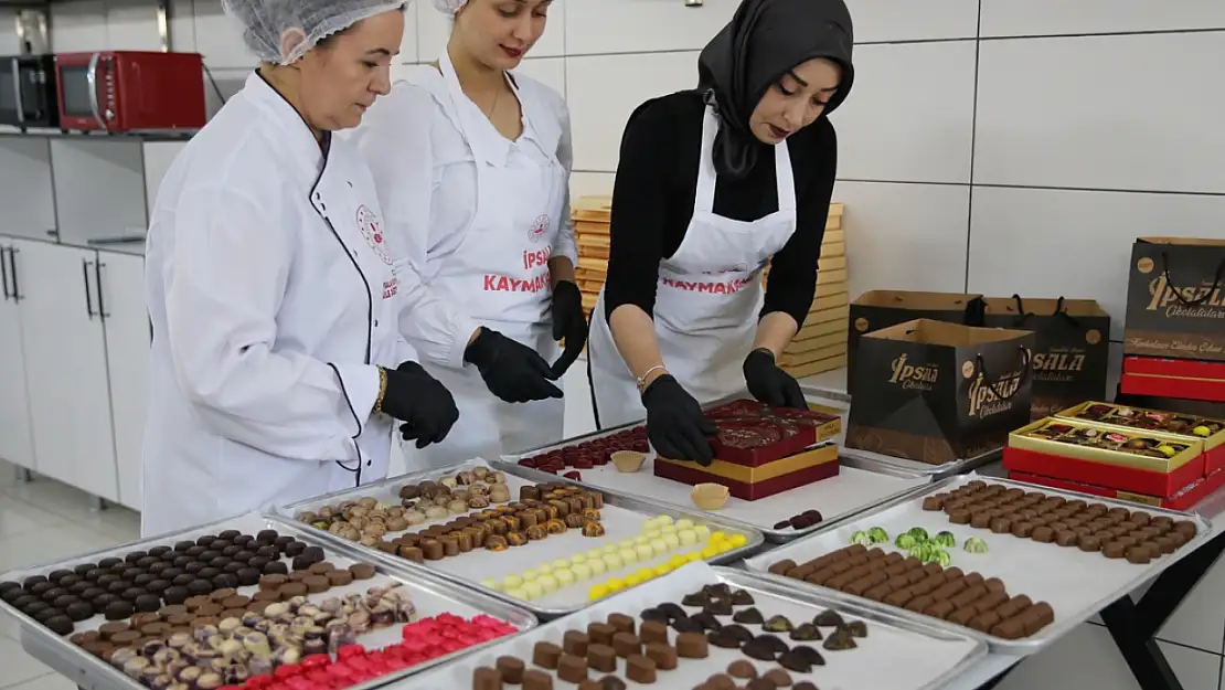 Yedi kadının ürettiği çikolatalar sınır kapısında kapış kapış satılıyor