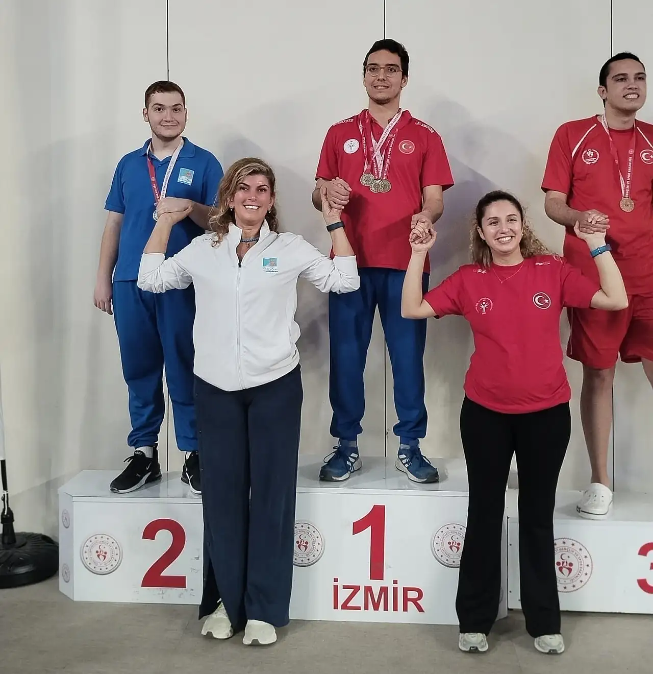 İzmir'de Sarp Börekçi fırtınası: 8 madalya ve 4 branşta Türkiye barajı