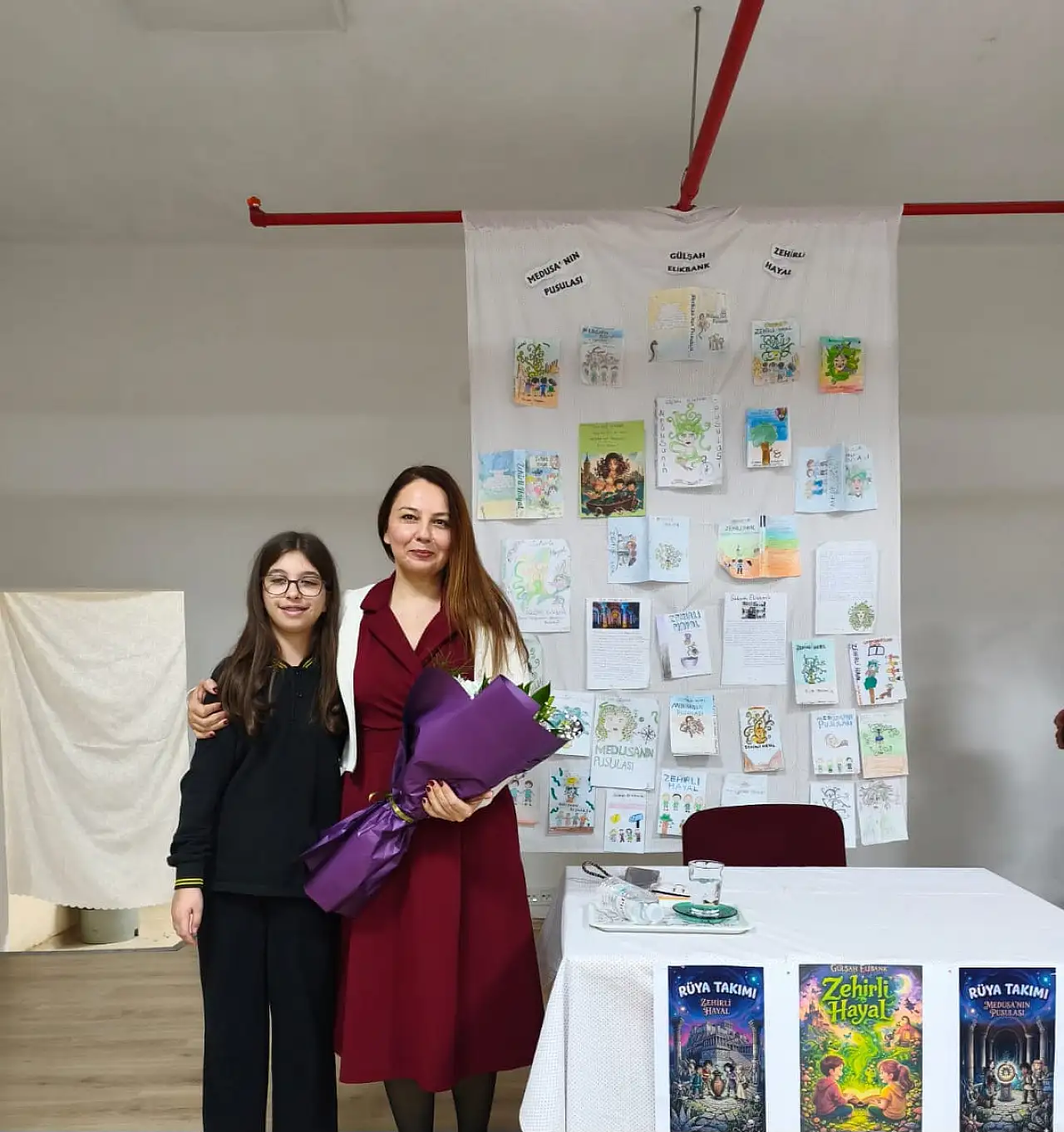 İzmir'de mitoloji rüzgarı: Gülşah Elikbank öğrencilerle buluştu