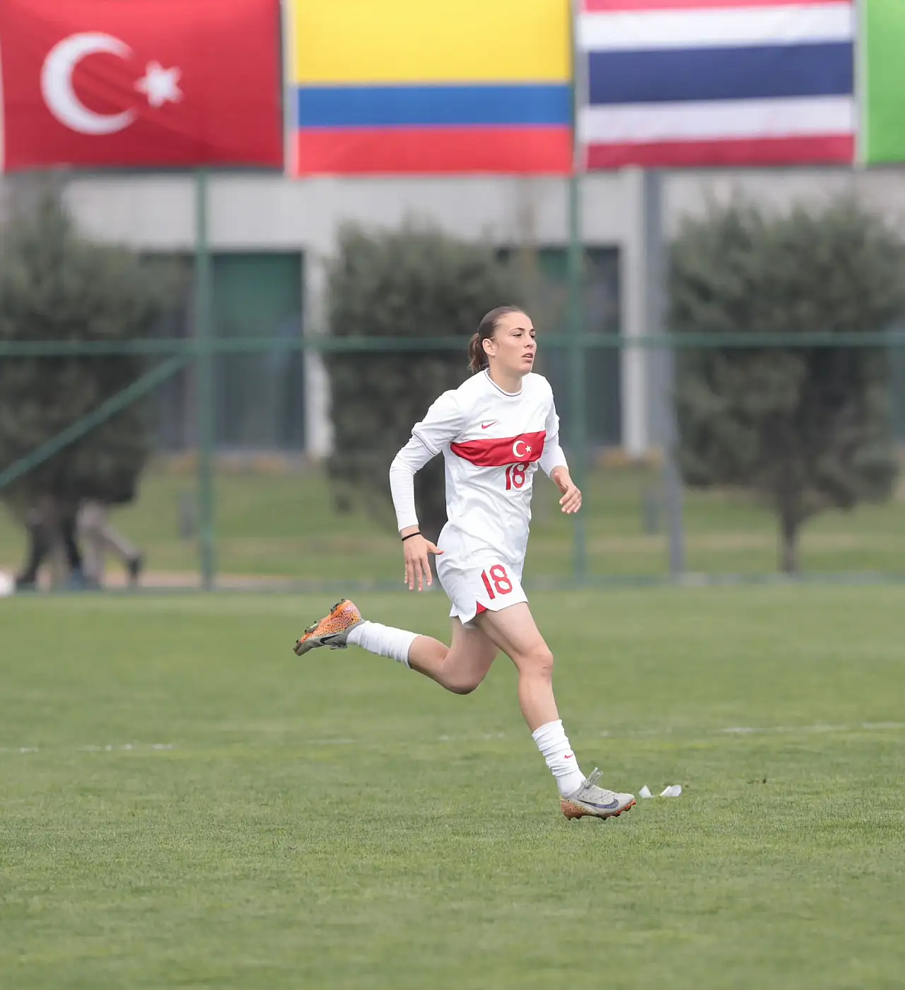 Aliağa'nın Yıldızı Açelya Nomak Milli Takım formasına ulaştı