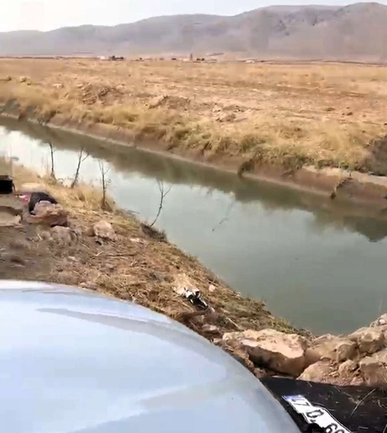 Su kanalına düşen otomobildeki 4'ü çocuk 6 kişi hayatını kaybetti