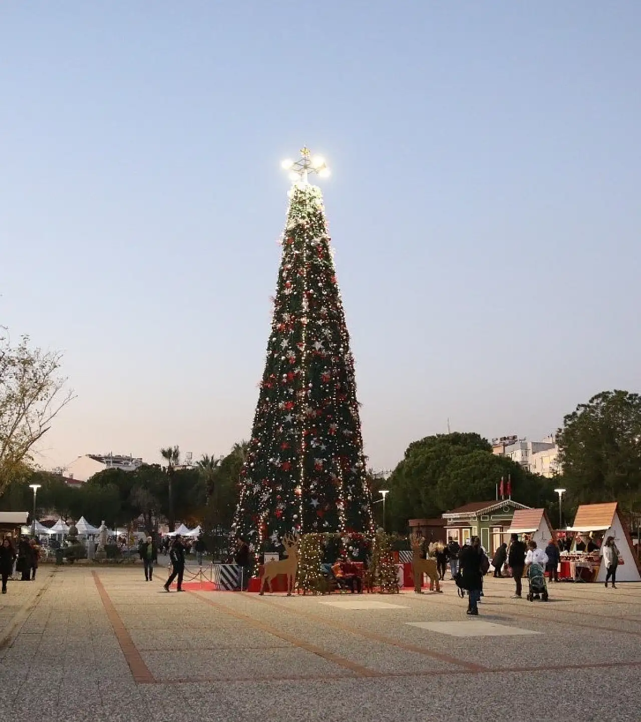 Karşıyaka Belediyesi'nin her yıl ilgiyle karşılanan Yeni Yıl Festivali başlıyor