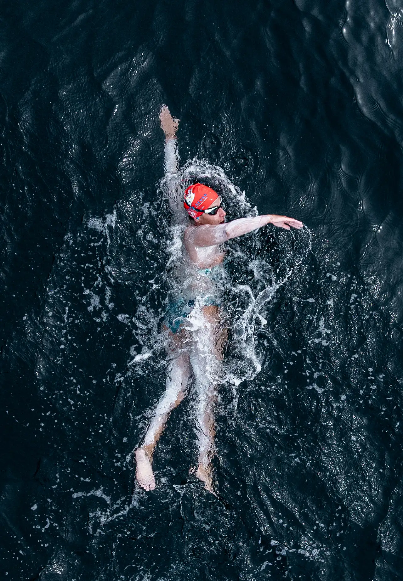 Bengisu Avcı'dan iklim krizine dikkat çeken yeni meydan okuma: Buz yüzme