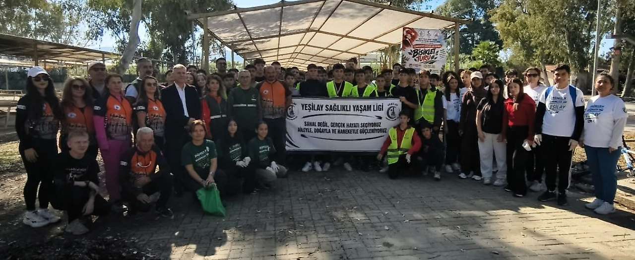 Selçuk'ta Cumhuriyet bayramı bisiklet turu ve çevre temizliği etkinliği