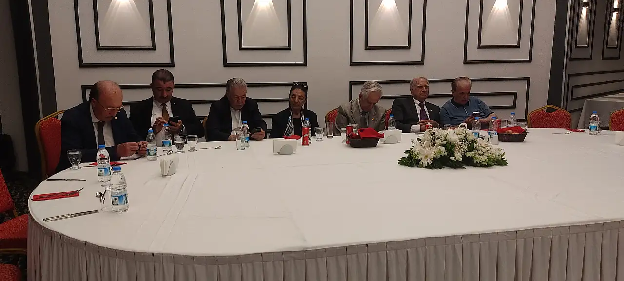 Şampiyonlar aynı gecede buluştu, İzmir sporun kalbi oldu
