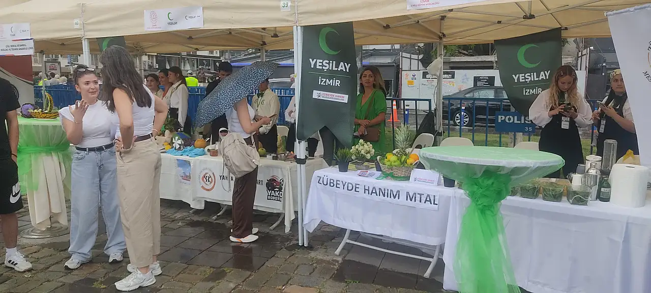 İzmir'de Yeşilay festivali: Bağımsızlık ve sağlıklı yaşam coşkusu meydanlara taştı