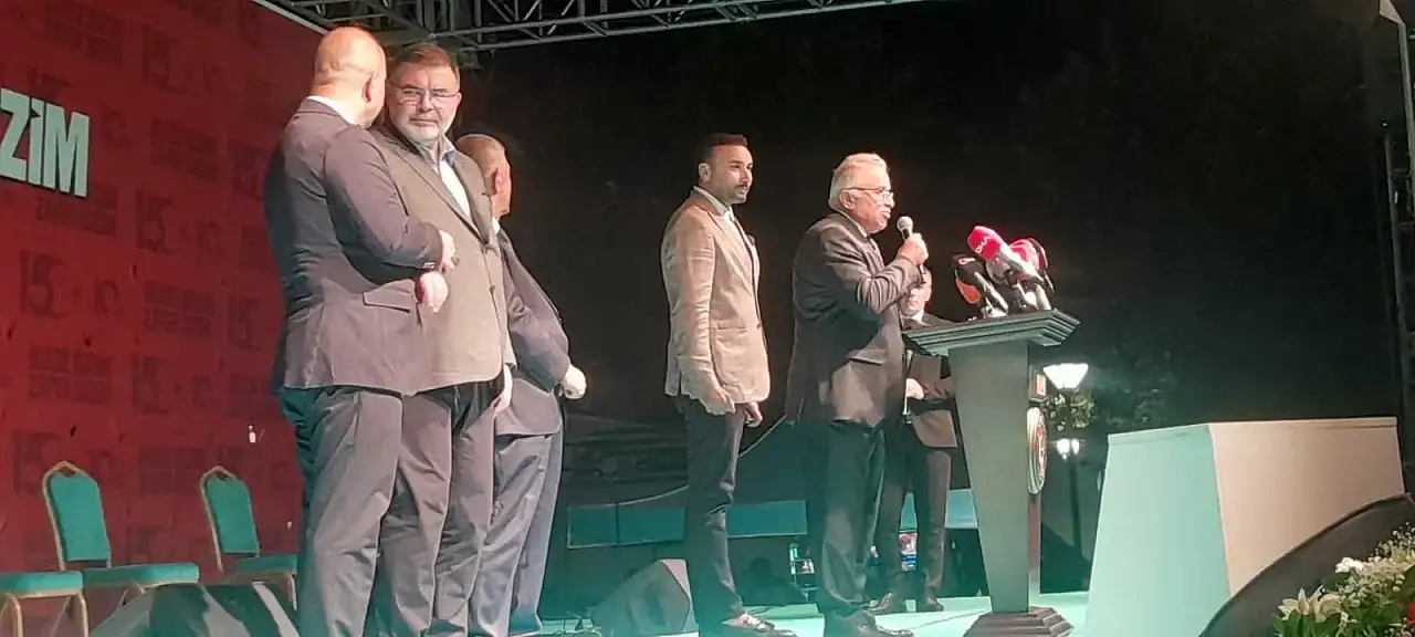 İzmir'de 15 Temmuz anmasına yoğun katılım