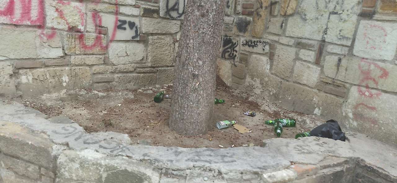 Bornova Büyükpark'ta çevre kirliliği tepki çekiyor