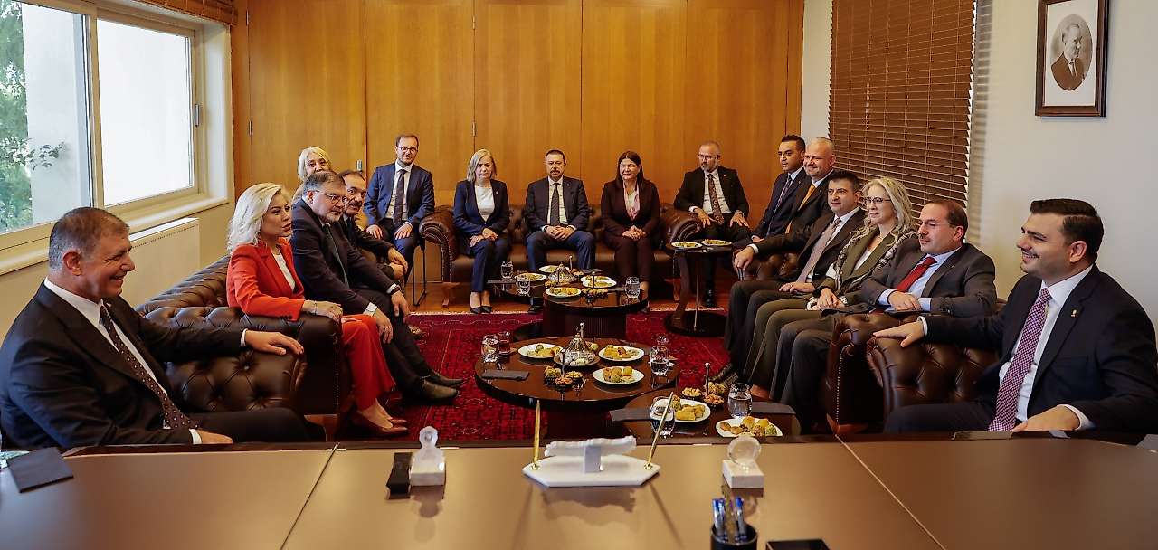 Cemil Tugay'ın AK Parti'ye katılımı sonrası Tarihi Şato'da ilk zirve