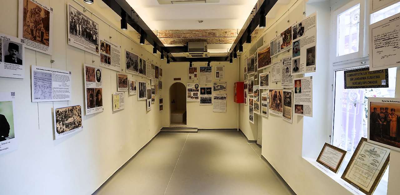 Buca'da tarihi hamam sanat galerisine dönüştürüldü