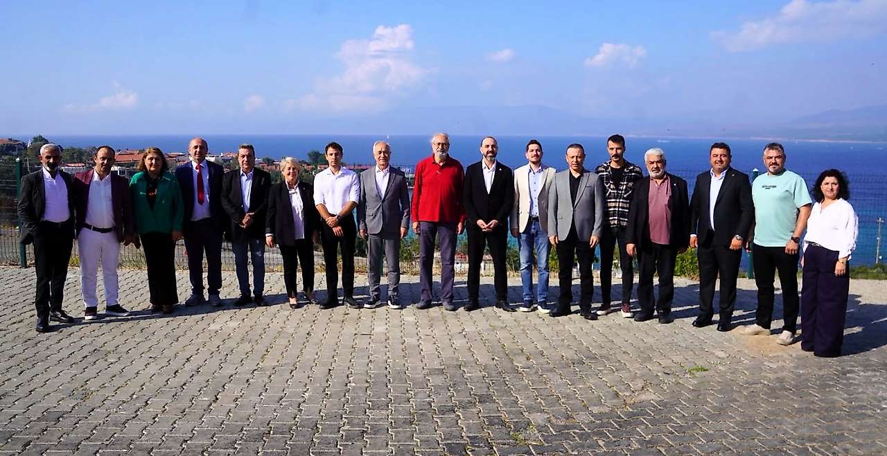 Seferihisar'da siyasi partilerden ortak dayanışma buluşması