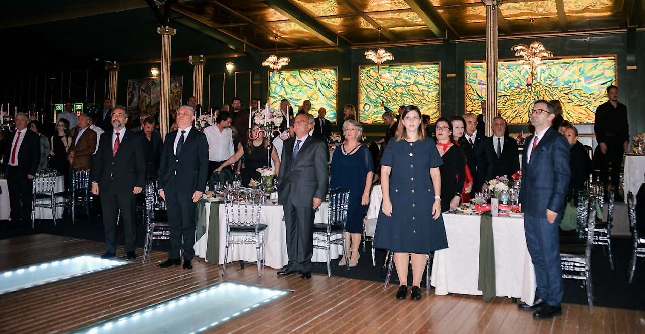 İzmir Eczacı Odası'ndan Cumhuriyet Balosu: 'Cumhuriyet'i akıl ve bilimle yaşatmalıyız'