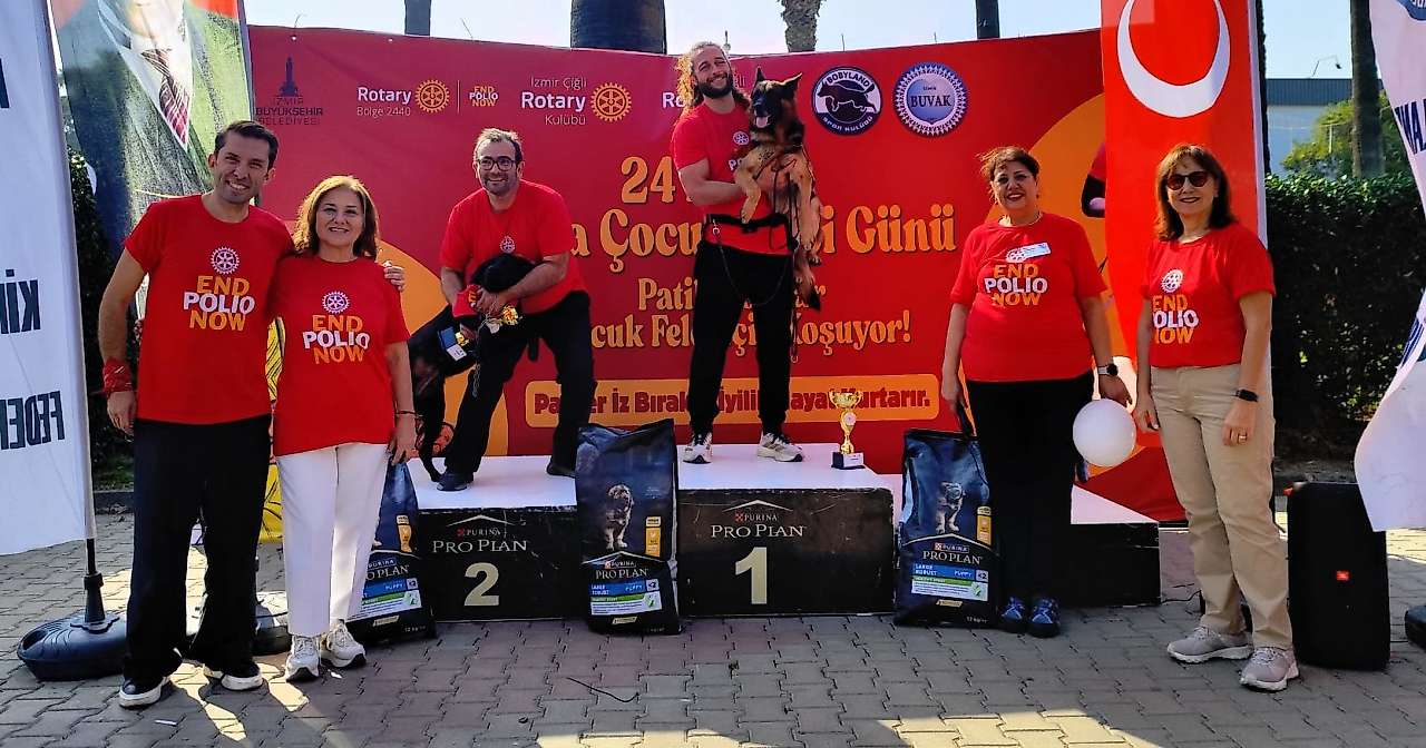 İzmir'de patili dostlar, çocuk felcine karşı farkındalık için buluştu