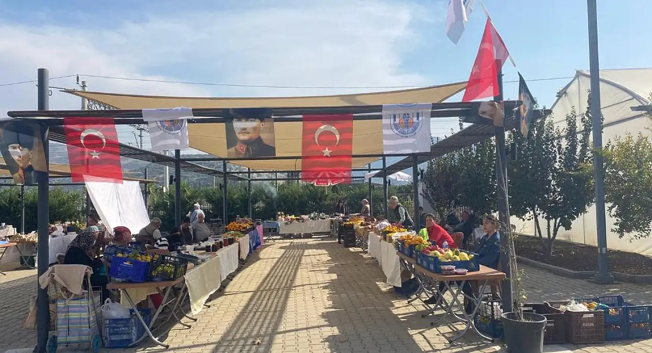 Efes tarlası yaşam köyünde Üretici pazarı bereketiyle devam ediyor