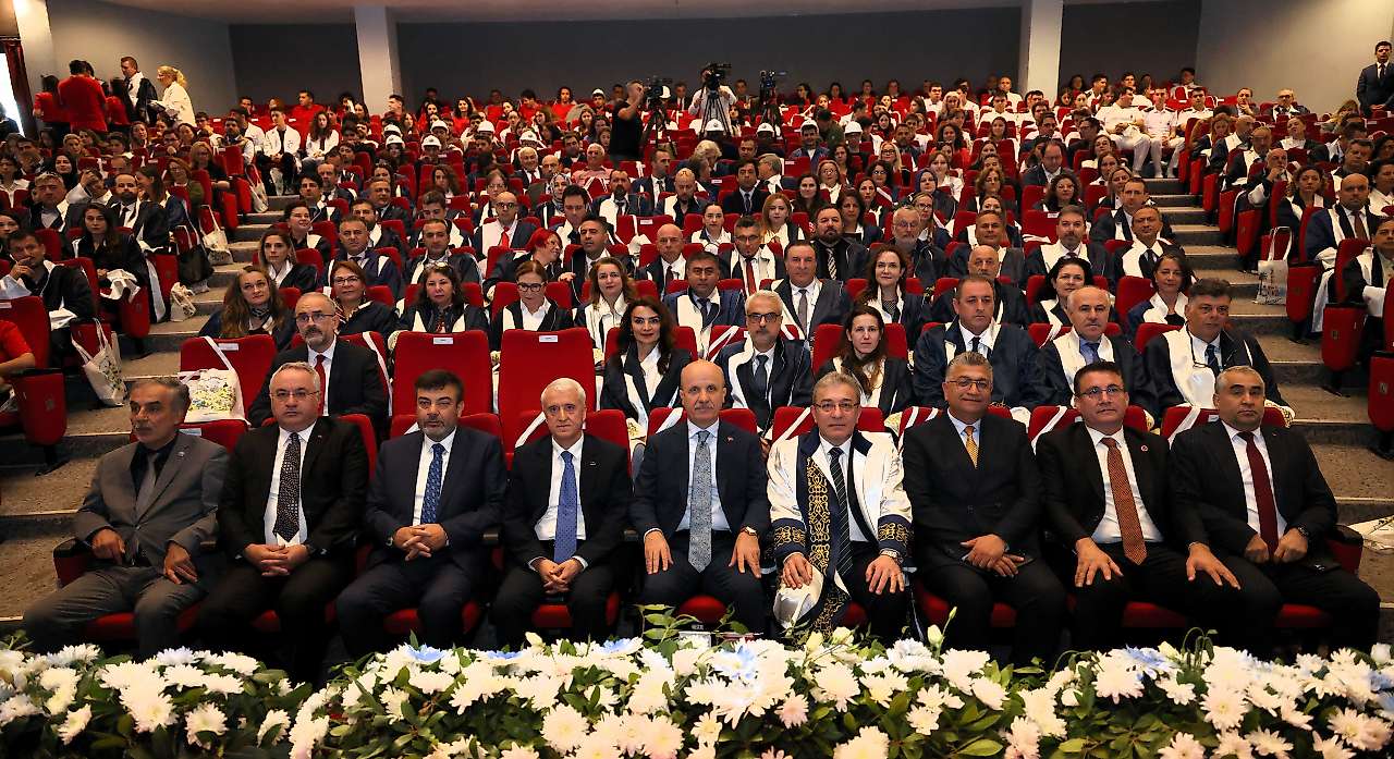 YÖK Başkanı Özvar'dan İzmir'de 'Terörsüz Türkiye' ve yapay zeka mesajı