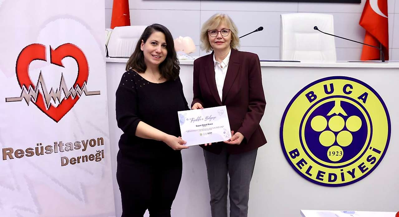 Buca Belediyesi çalışanına Taşınabilir Şok Cihazı eğitimi