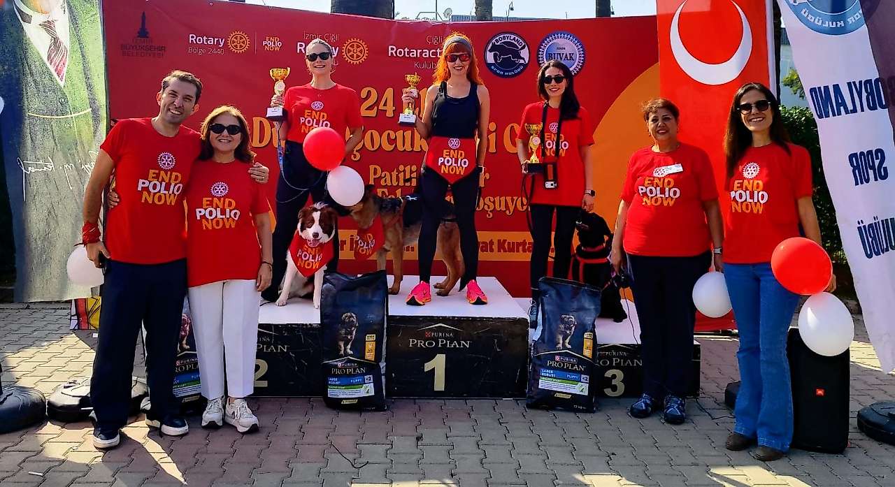 İzmir'de patili dostlar, çocuk felcine karşı farkındalık için buluştu
