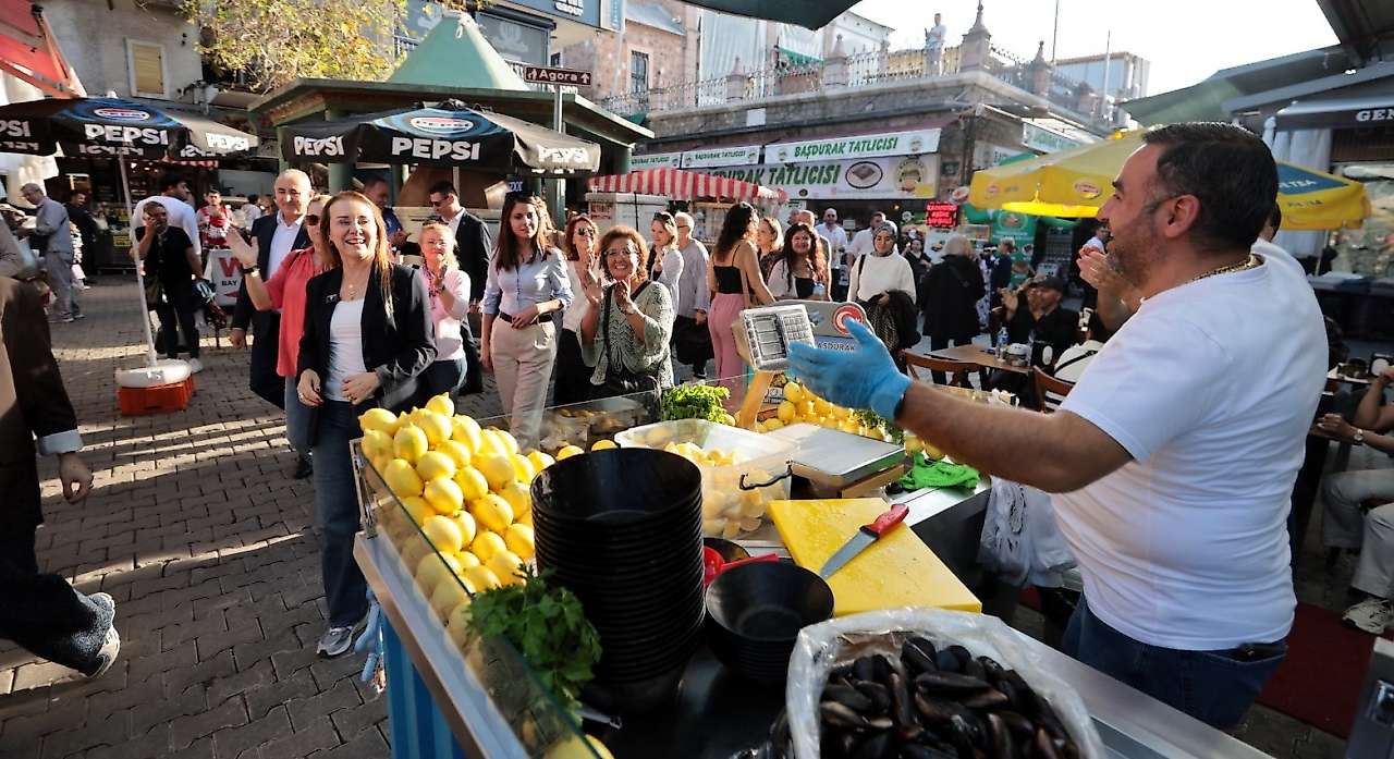 Kemeraltı Festivali esnafın yüzünü güldürdü
