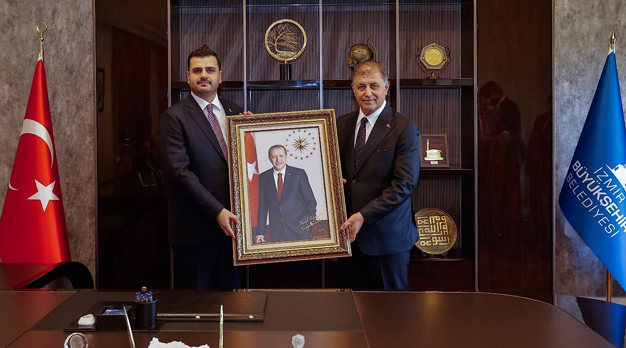Cemil Tugay'ın AK Parti'ye katılımı sonrası Tarihi Şato'da ilk zirve