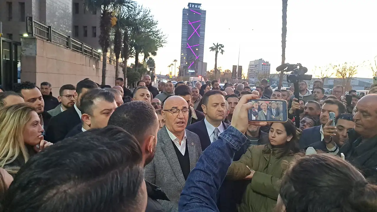 Mahmut Tanal'dan İzmir Adliyesi önünde sert tepki: Bu bir siyasi operasyondur