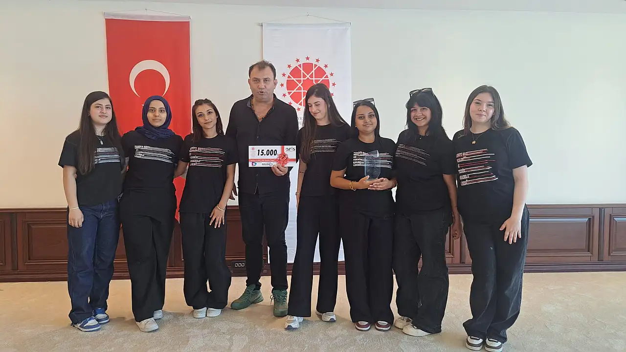 Yarınlara iz bırakan genç gazeteciler ödüllerine kavuştu