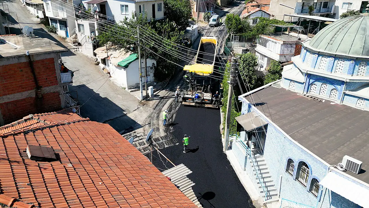 Narlıdere'de yollar yenileniyor: 5 bin ton asfalt hedefi