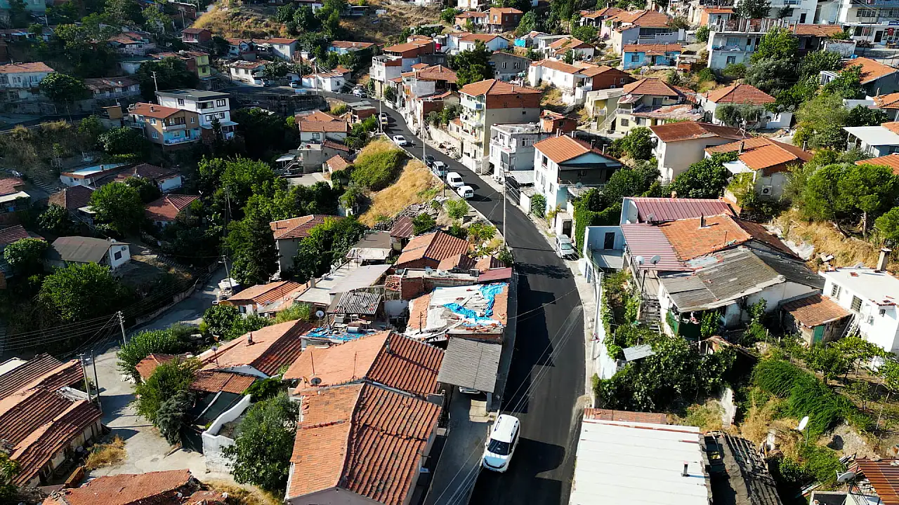 Narlıdere'de yollar yenileniyor: 5 bin ton asfalt hedefi