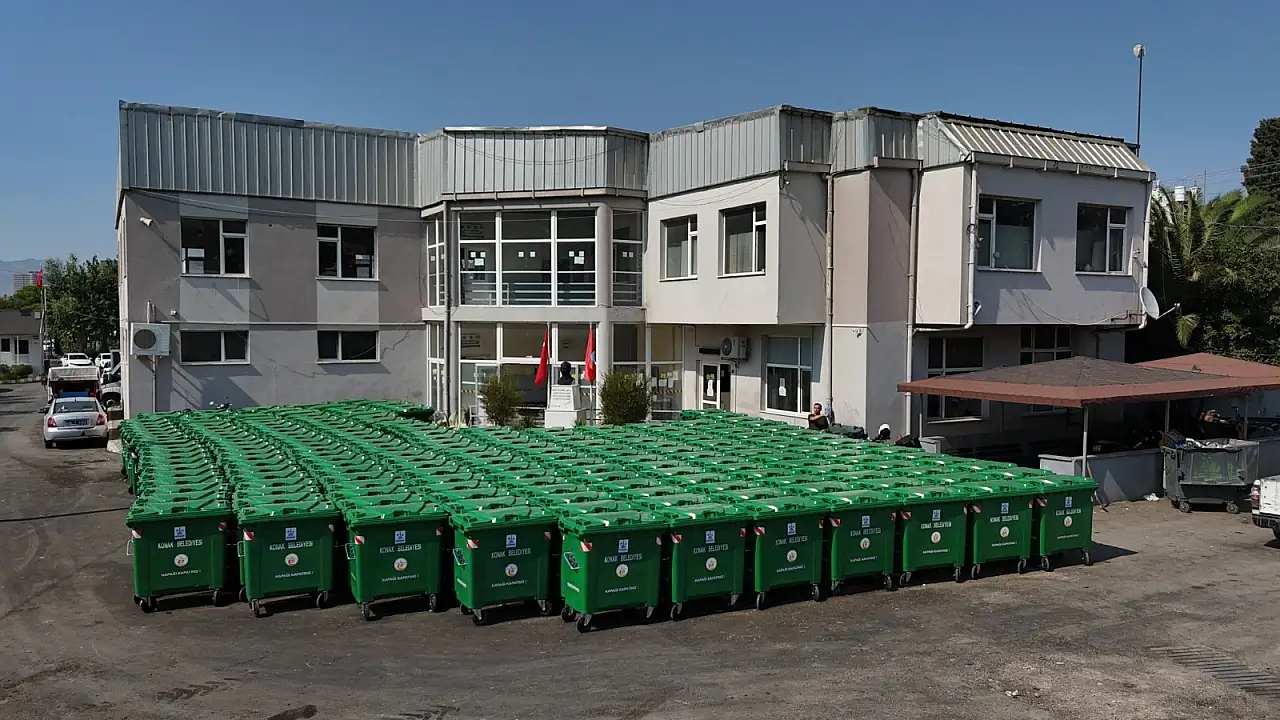 Konak'ta 400 yeni konteyner sokaklara indi