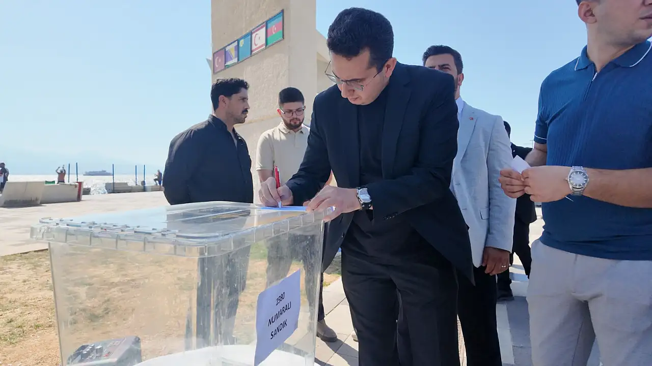 AK Parti İzmir İl Gençlik Kolları İnsan Hakları Birimi'nden 12 Eylül'de milli irade vurgusu