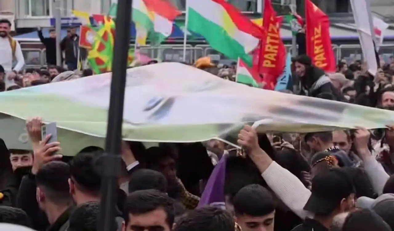 İzmir'de Nevruz kutlamalarında örgüt propagandası!