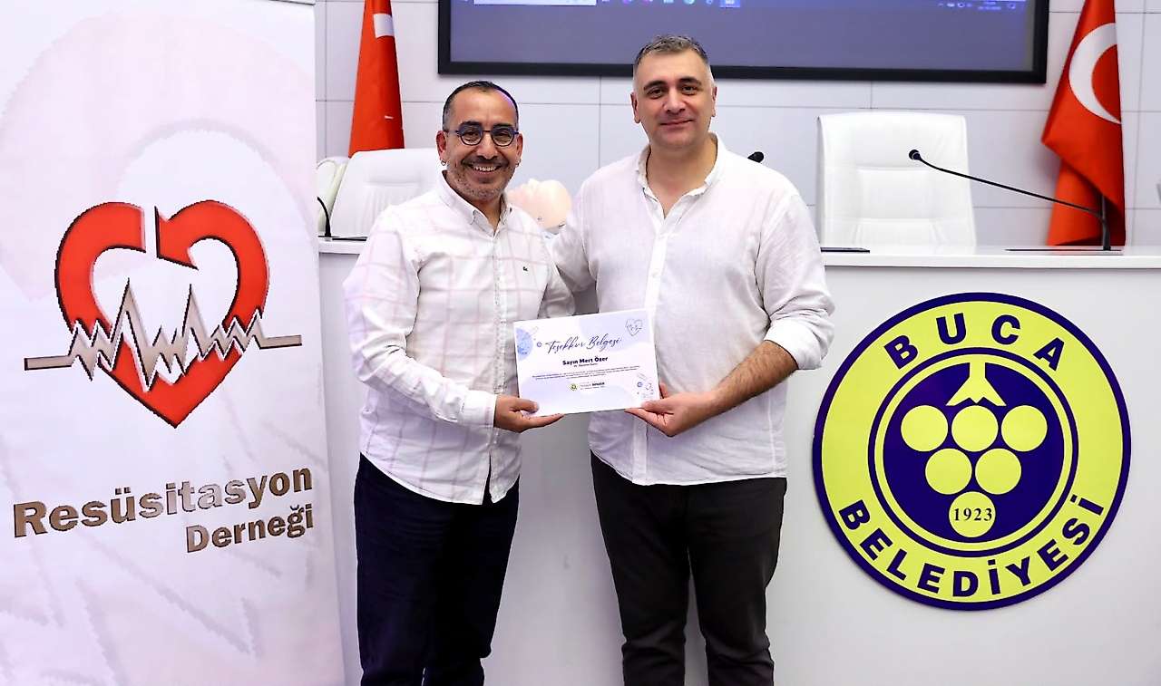 Buca Belediyesi çalışanına Taşınabilir Şok Cihazı eğitimi