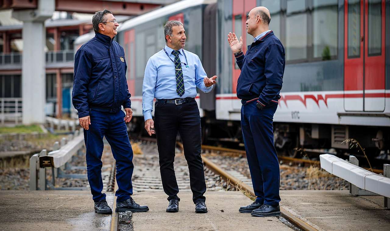 İzmir'in raylarına çeyrek asırdır iz bırakıyorlar