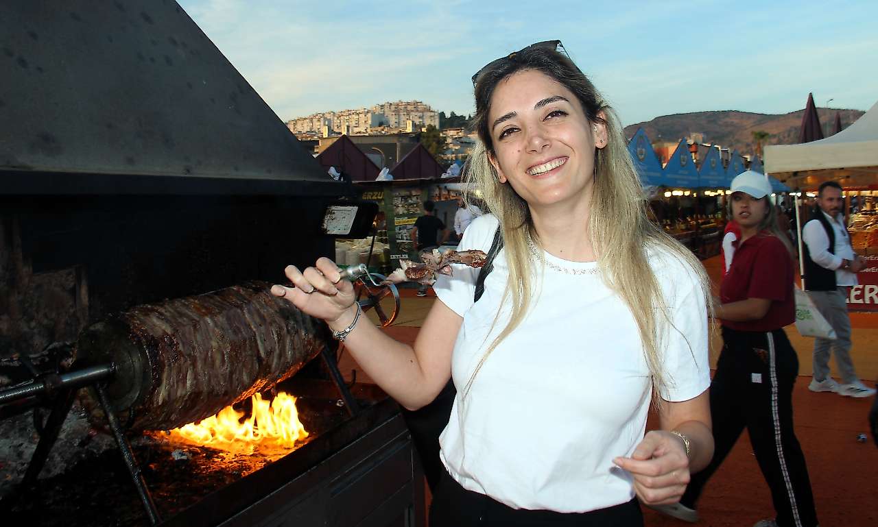 İzmir'de Erzurum rüzgârı: 5 ton cağ kebabı satılması hedefleniyor