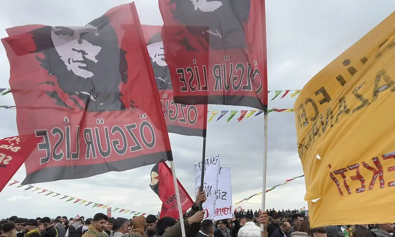 İzmir'de Nevruz kutlamalarında örgüt propagandası!