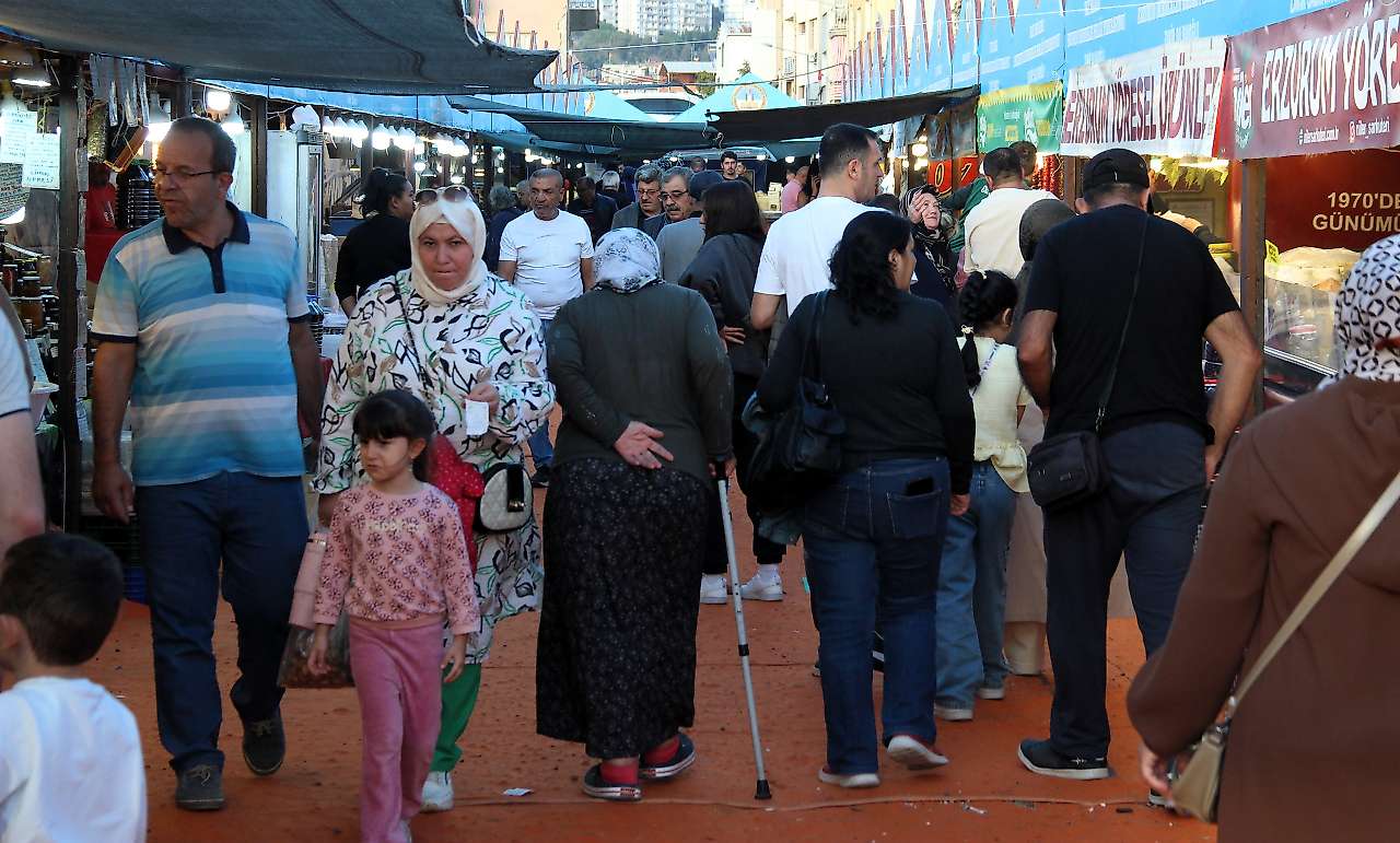 İzmir'de Erzurum rüzgârı: 5 ton cağ kebabı satılması hedefleniyor