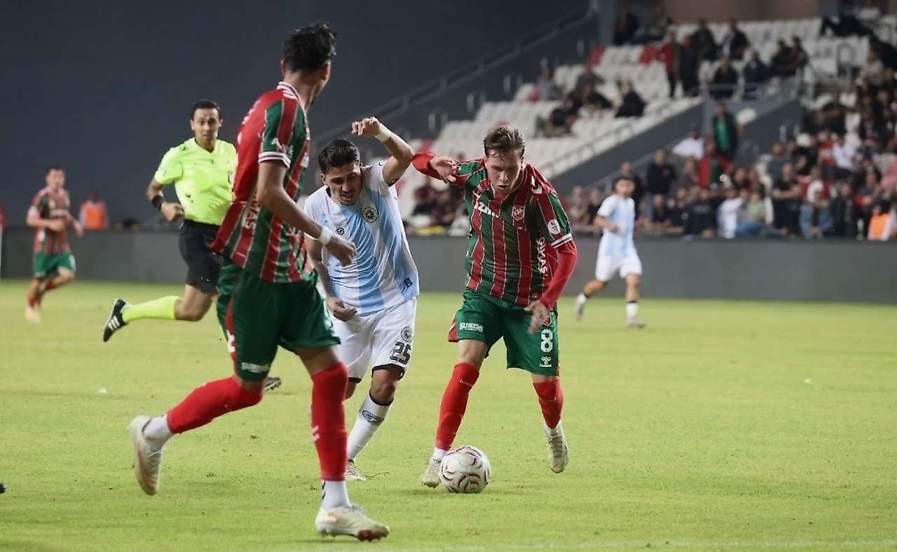 Karşıyaka sahasında 3 puanı tek golle aldı