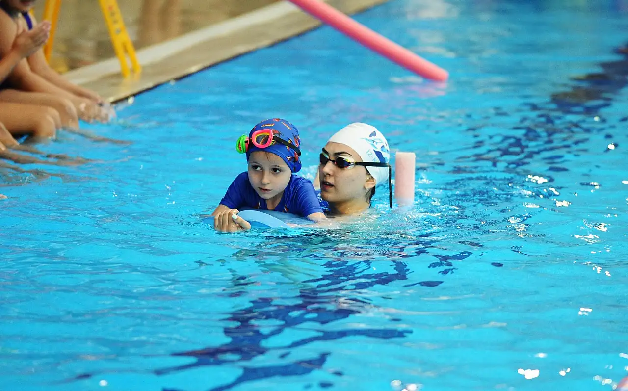 Karşıyaka'da çocuklar yazı sporla geçiriyor
