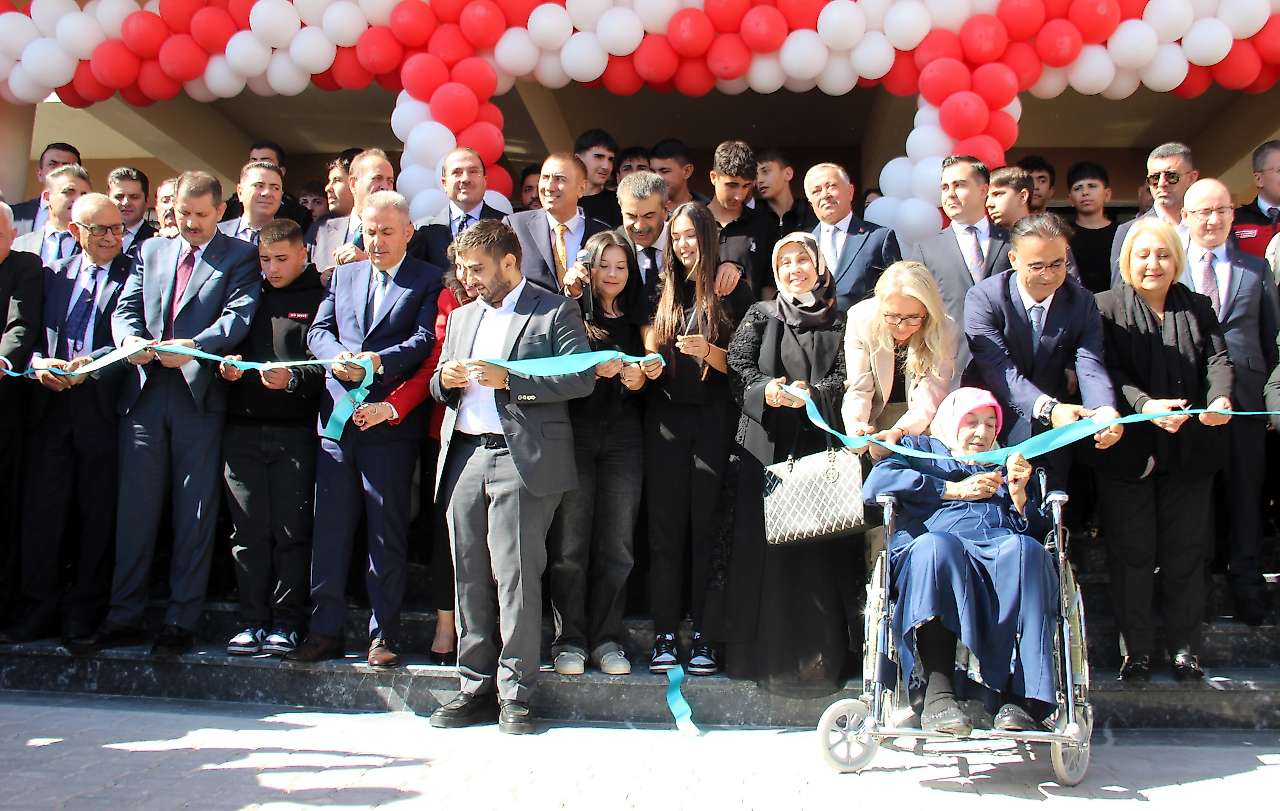 Bakan Tekin: Sınıflardaki öğrenci sayısı 20'li rakamlara düştü