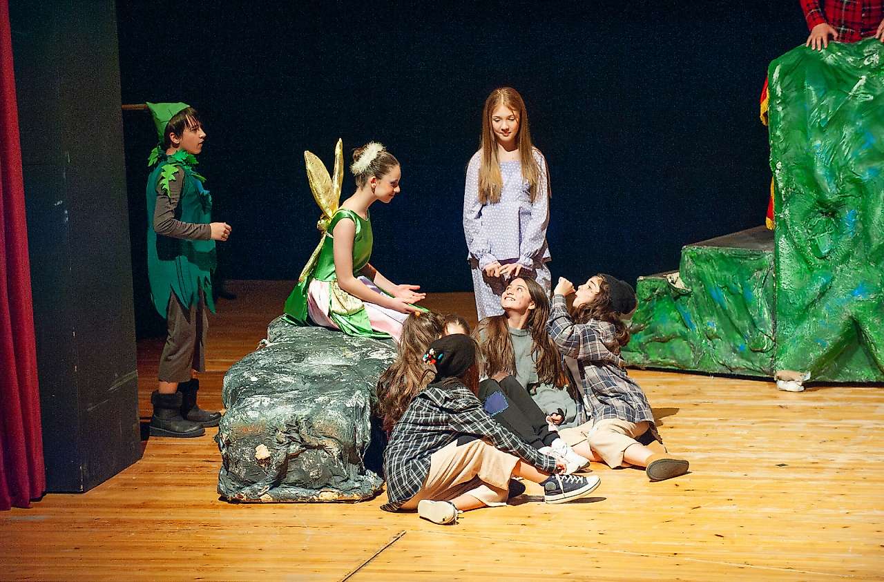 Karşıyaka Belediye Tiyatrosu yeni sezonu 'Peter Pan' ile açtı