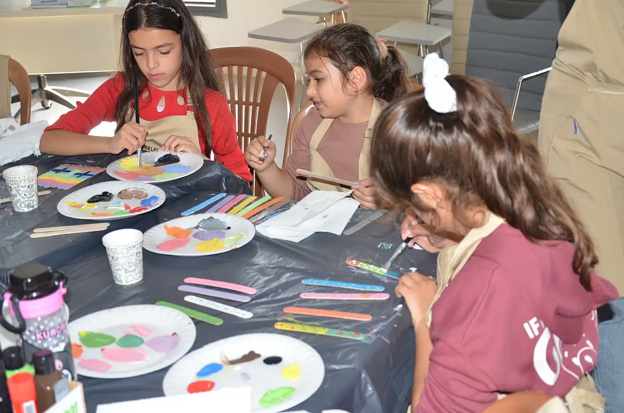 Efes tarlası yaşam köyünde Üretici pazarı bereketiyle devam ediyor