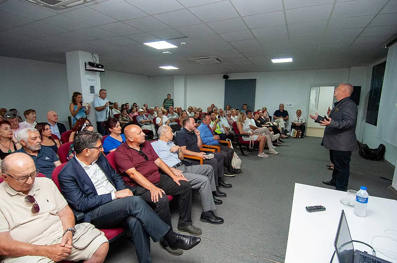 Karşıyaka'da duygusal buluşma: 'İzmir Baba' anıldı