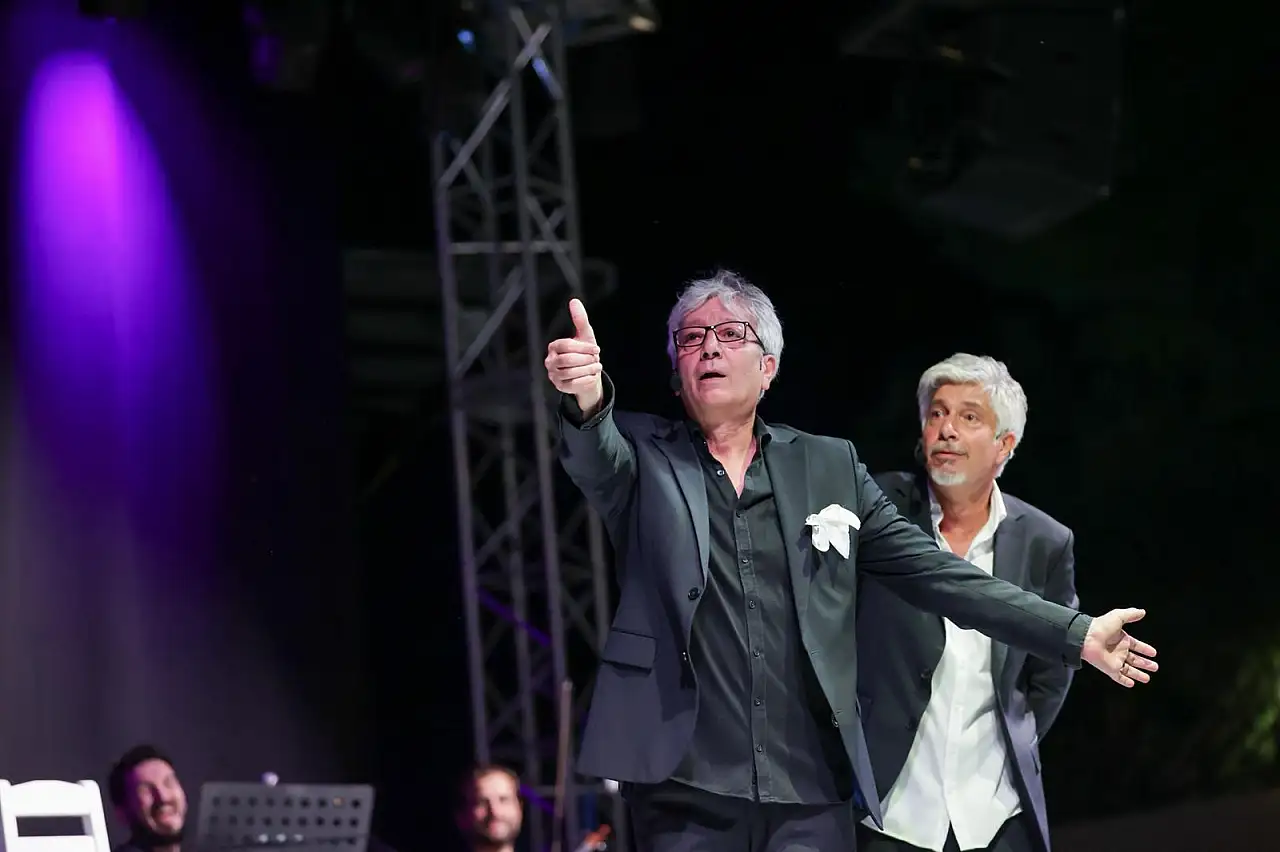 Buca'da Zeki & Metin amfi tiyatro'ya coşkulu açılış