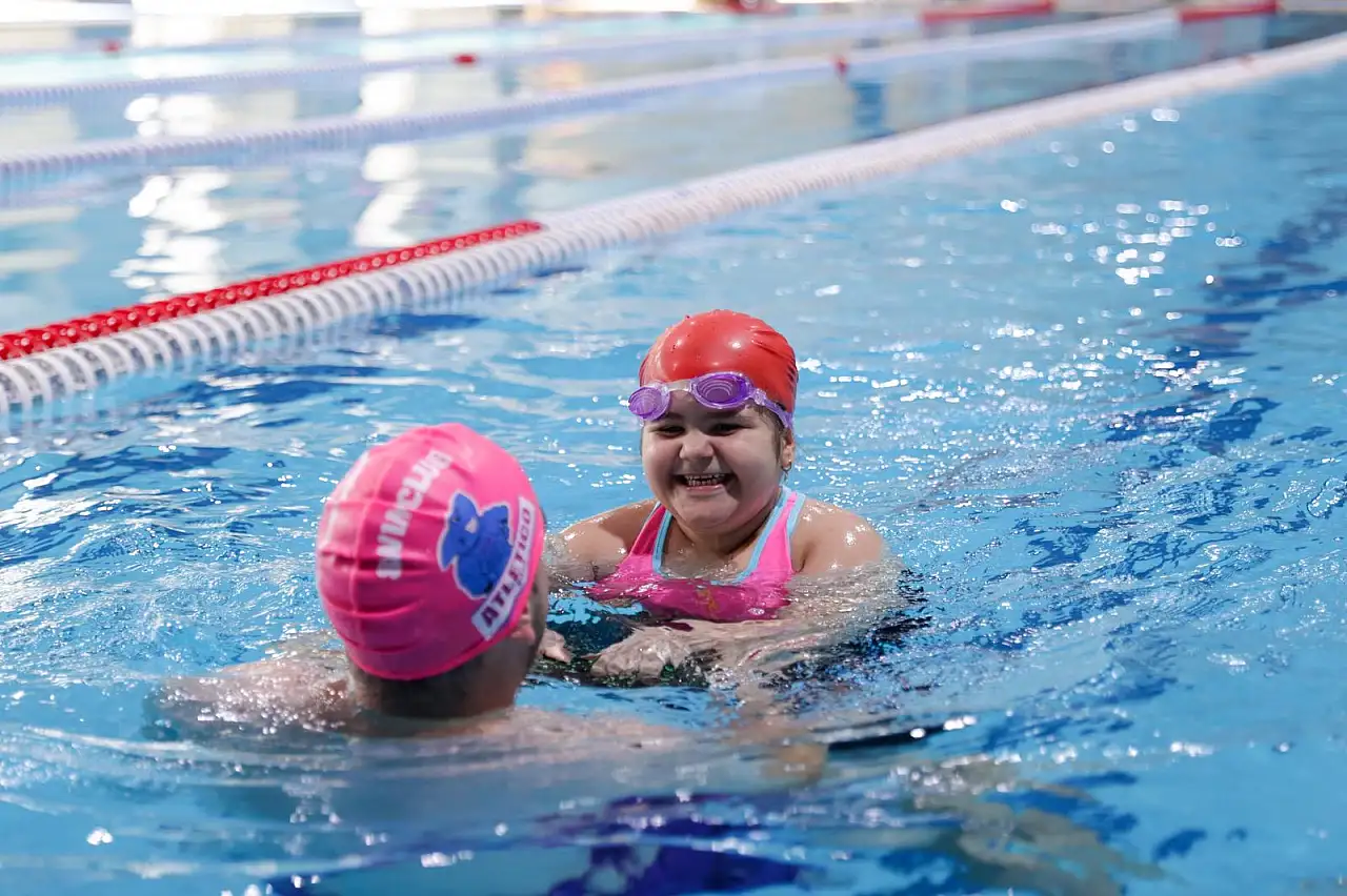 Buca'nın yıldızı sporium yüzme kurslarıyla açıldı