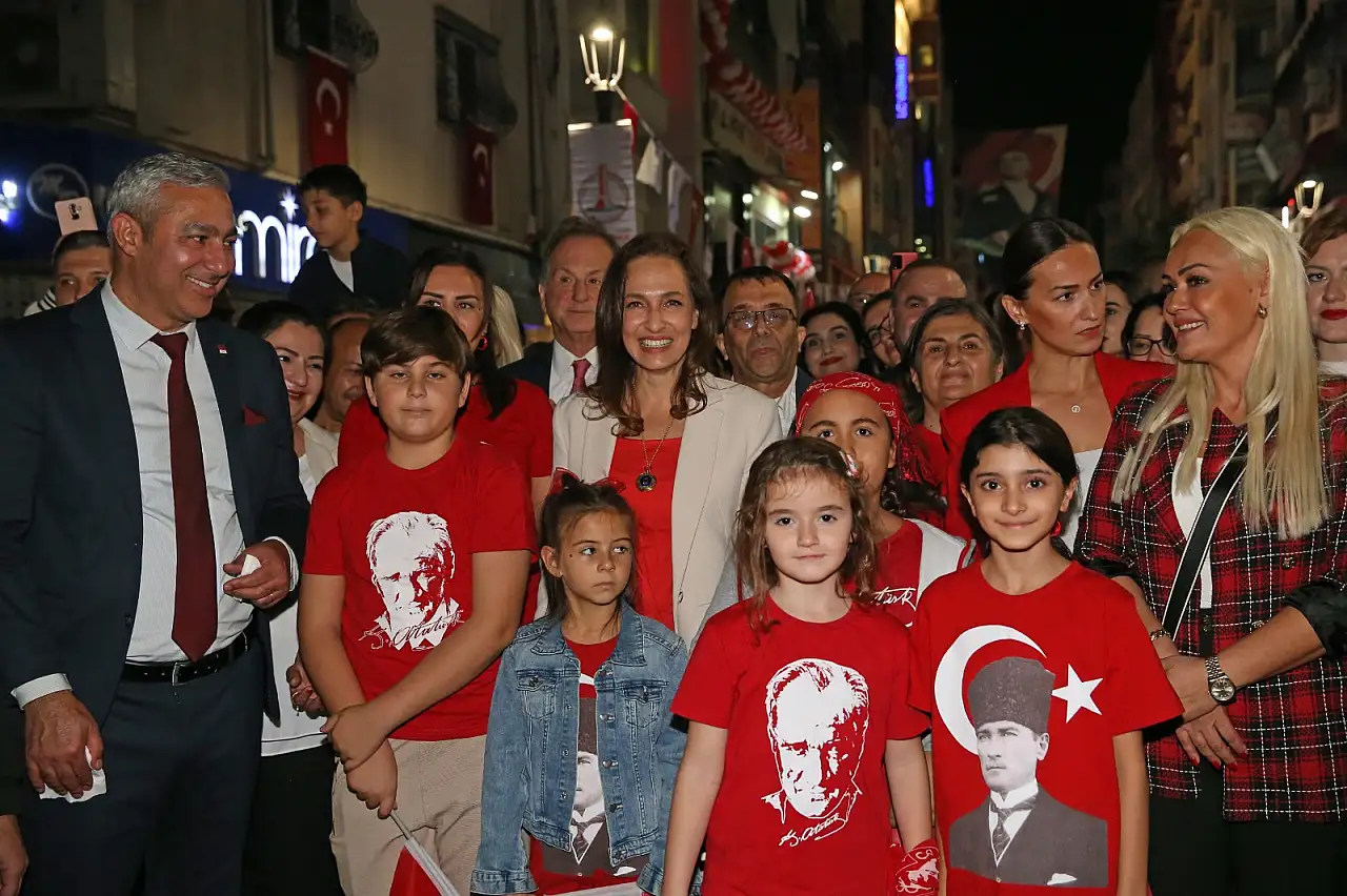 Karşıyaka 29 Ekim'de Cumhuriyet coşkusuyla kırmızı beyaza bürünecek