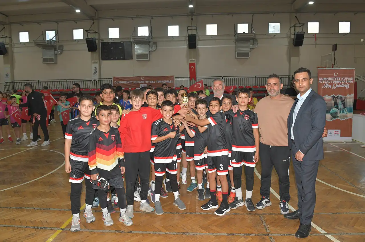Çiğli'de Cumhuriyet coşkusu Futsal turnuvasıyla zirveye ulaştı