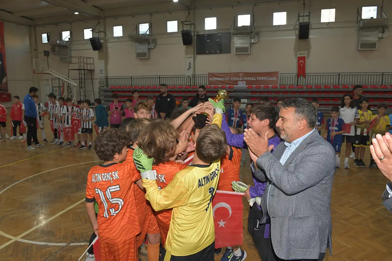 Çiğli'de Cumhuriyet coşkusu Futsal turnuvasıyla zirveye ulaştı