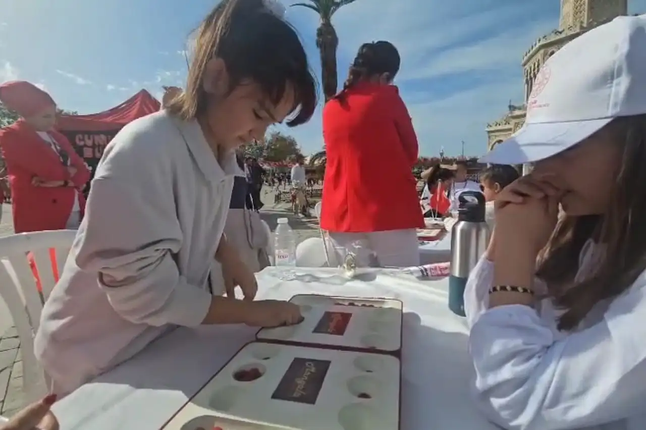 Cumhuriyet coşkusu 'İzmir Zekâ Oyunları Projesi' ile yaşandı